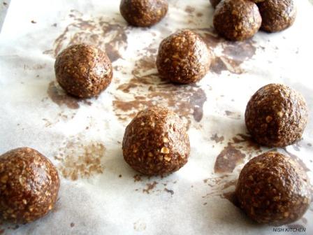 Easy No Bake Chocolate Oat Bites - 29